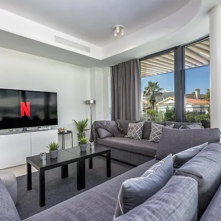 Vivi Homes - Choco Pool, Gym, Terrace & Apartman *